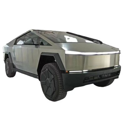 Серебряный Tesla Cyber Off-Road пикап с стальным кузовом и максимальной скоростью 180 км / ч