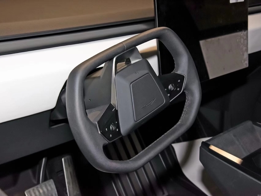 Серебряный Tesla Cyber Off-Road пикап с стальным кузовом и максимальной скоростью 180 км / ч