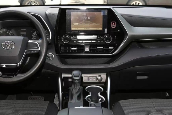 Панорамный крыша и удобство 2023 Toyota Highlander SUV