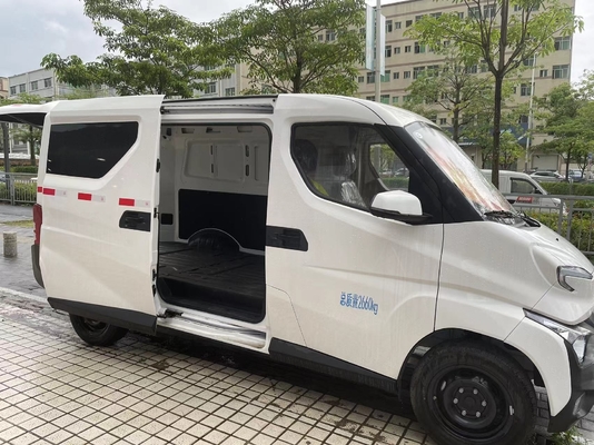 Белый грузовик Feidi Q2V с автоматической системой подъема и дальностью 250 км