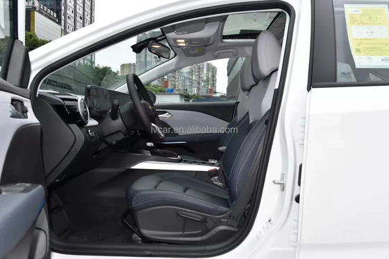 Усовершенствуйте свое путешествие с электрическим кожаным интерьером Chevrolet Cruze Compact Sedan