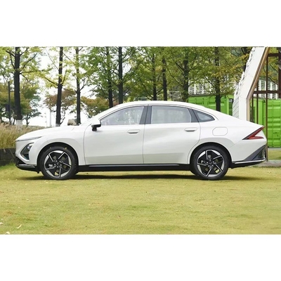 2024 Wuling Xingguang Hybrid Sedan Классический 5-местный автомобиль с технологией PHEV с большой дальностью.