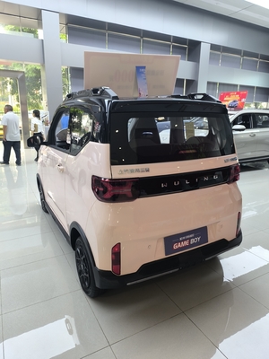 Левое рулевое управление Wuling Mini Electric Car с максимальной скоростью 100 км/ч и 4 сиденья 120 км