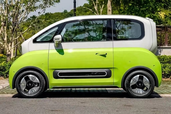 Сенсорный экран Wuling Baojun четырехдверный пятиместный энергомобиль с четырьмя передними переключениями