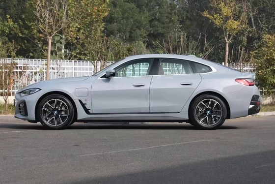 BMW i4 - это энергоэффективный автомобиль, оснащенный ABS, который пользуется популярностью у покупателей.